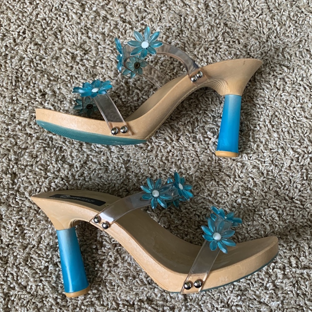 Vintage Y2K Daisy Clear Heels - Picture 3 of 5